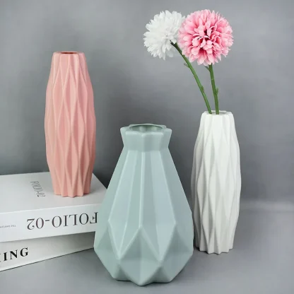 Modern Flower Vase with Geometric Design - Image 3